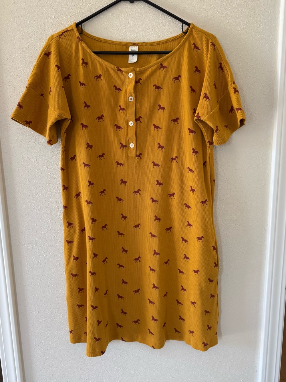 Kate Quinn Women's Small Gold Horse Women’s Organic Cotton Dress W/ Pockets